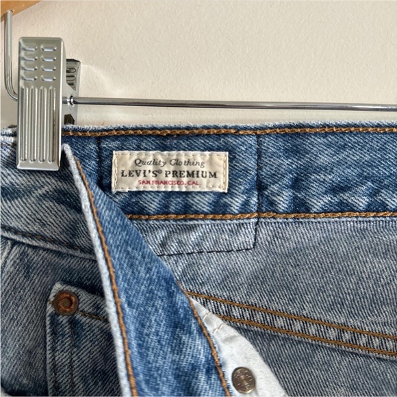 Levi’s Blue Cropped Wedgie Jeans - Picture 3 of 5